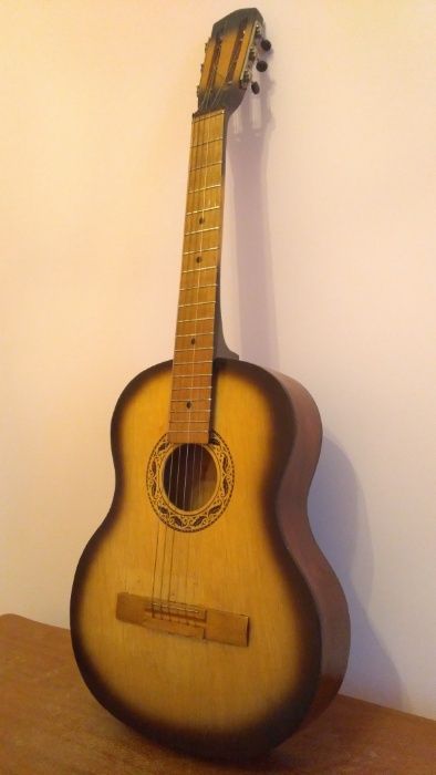 Продам гитару акустическую