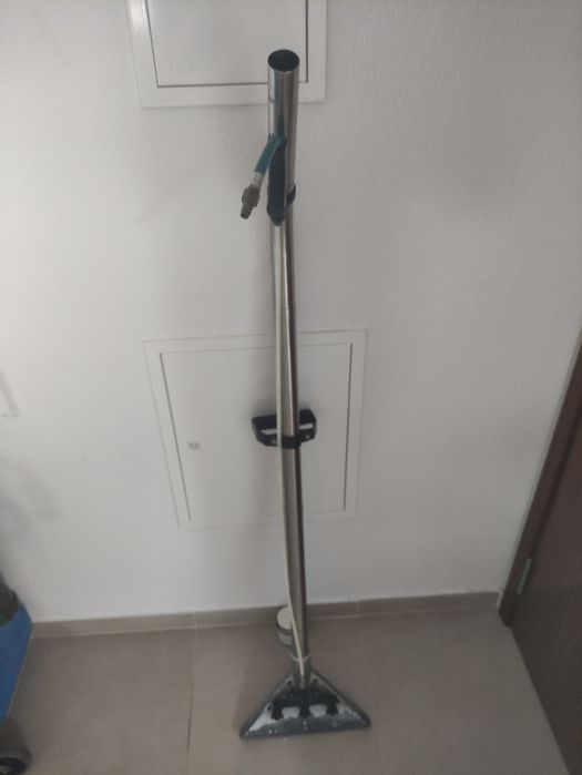 Máquina de lavar estofos e alcatifa em ótimo estado