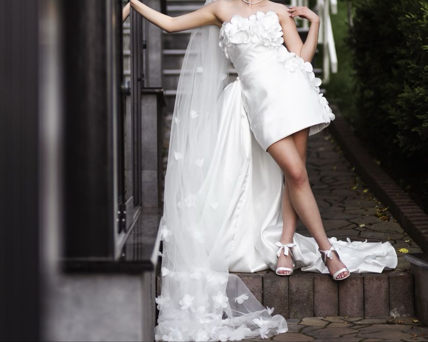 Продам весільну сукню