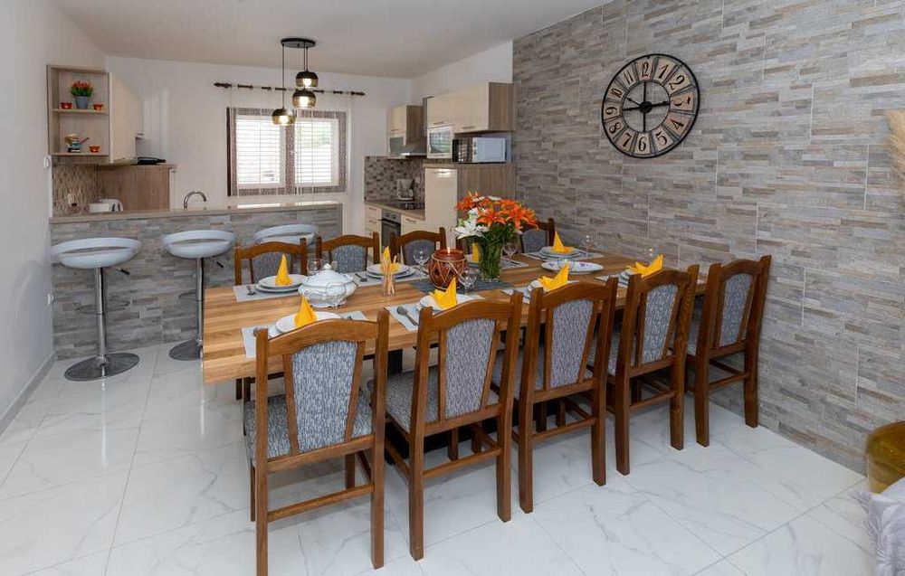 Wakacje, południe Chorwacji, dom z basenem dla 12 osób