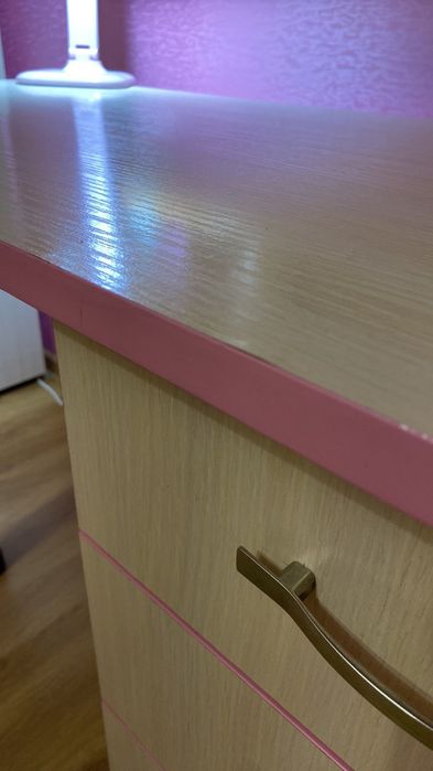 Письмовий стіл для дівчат