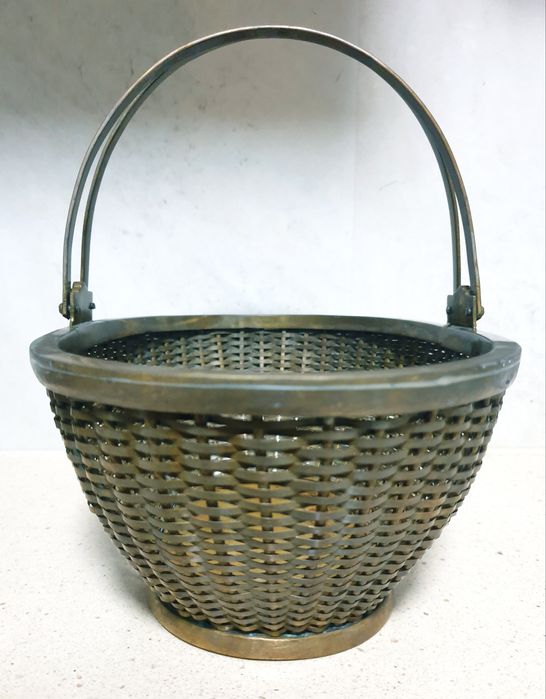 Fantástico grande antigo cesto em latão