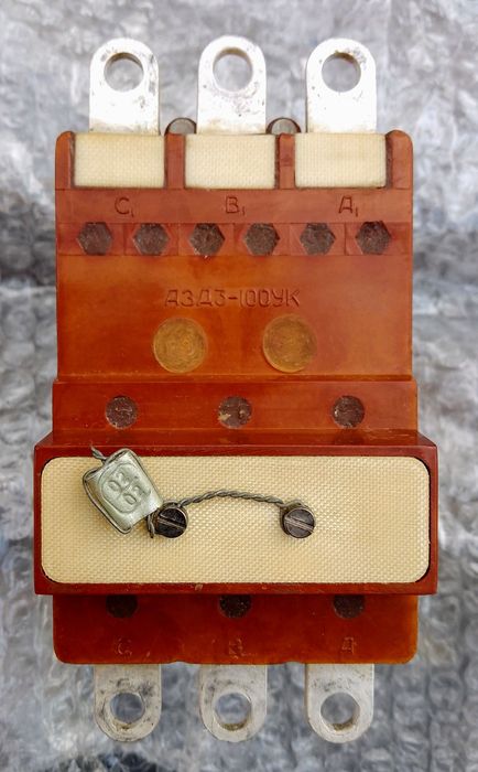 Автоматичний вимикач АЗД3-100УК