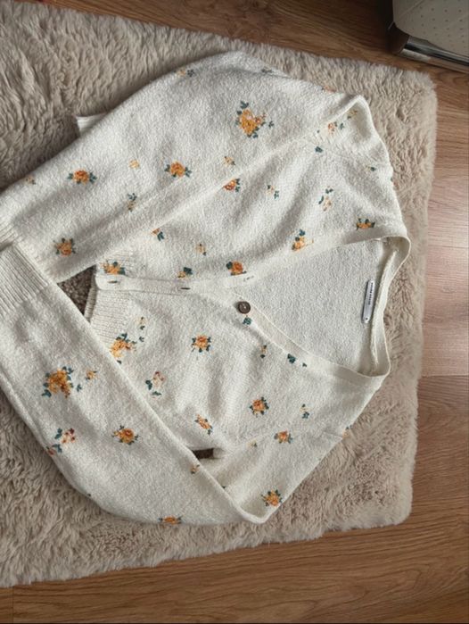 Sweterek cardigan, bezowy w kwiatki