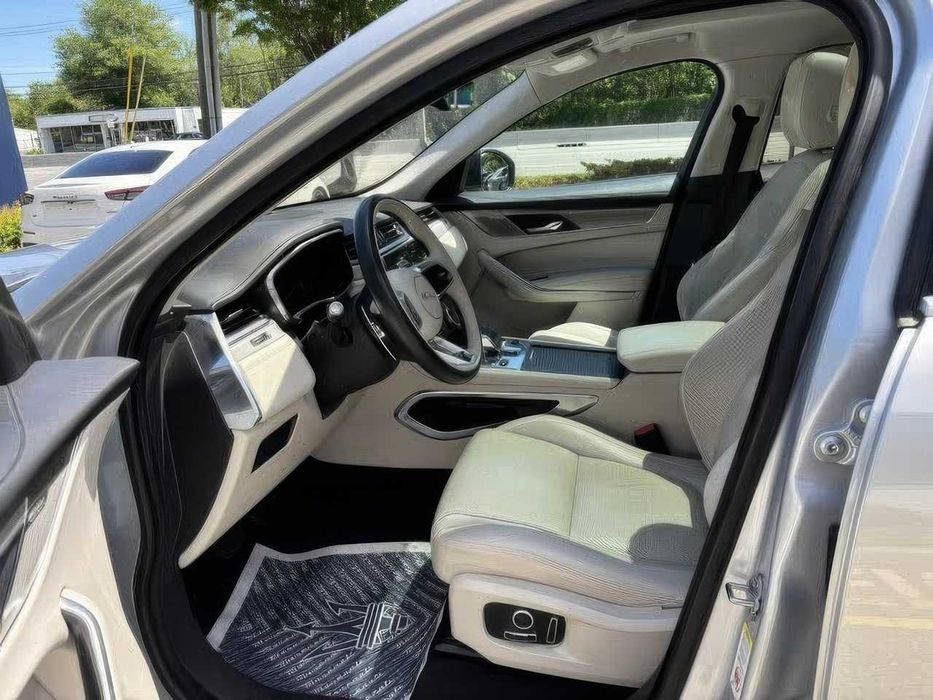 Jaguar F-Pace      2022