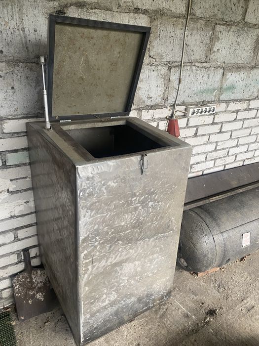Zasobnik na groszek wysokość 83 cm szerokość 50 cm grubość 63 vm lej wysoki 35 cm z blachy nierdzewnej