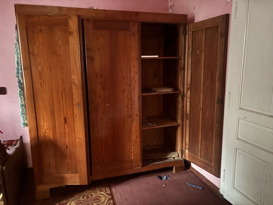 Drewniana szafa
