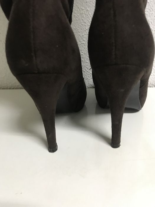 Botas Compensadas, Acima do Joelho em Ecopele Efeito Camurça 37.