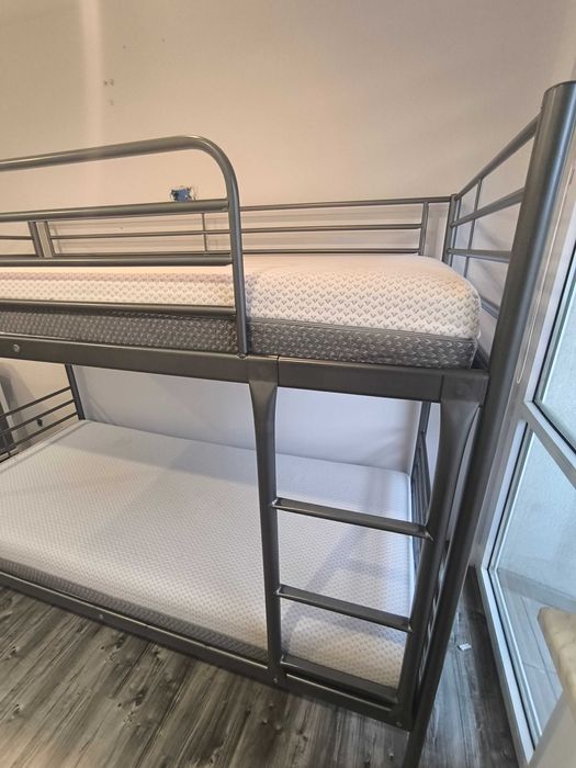 Łóżko piętrowe SVARTA Ikea bez materaców