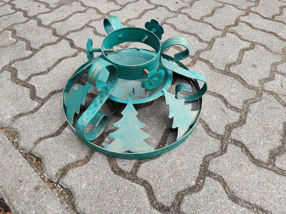 Metalowy stojak pod choinkę (średnica do 14cm)