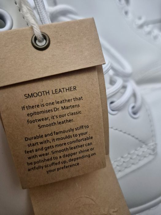 Białe glany Dr Martens