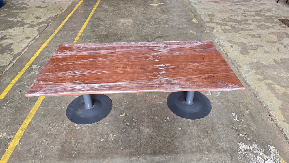 Mesa de reuniões 2x1mts