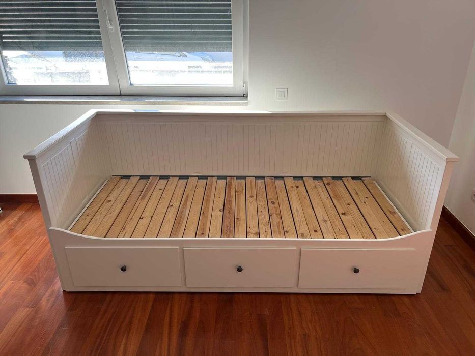 Vende-se Sofá-Cama IKEA (quase novo) com colchões incluídos