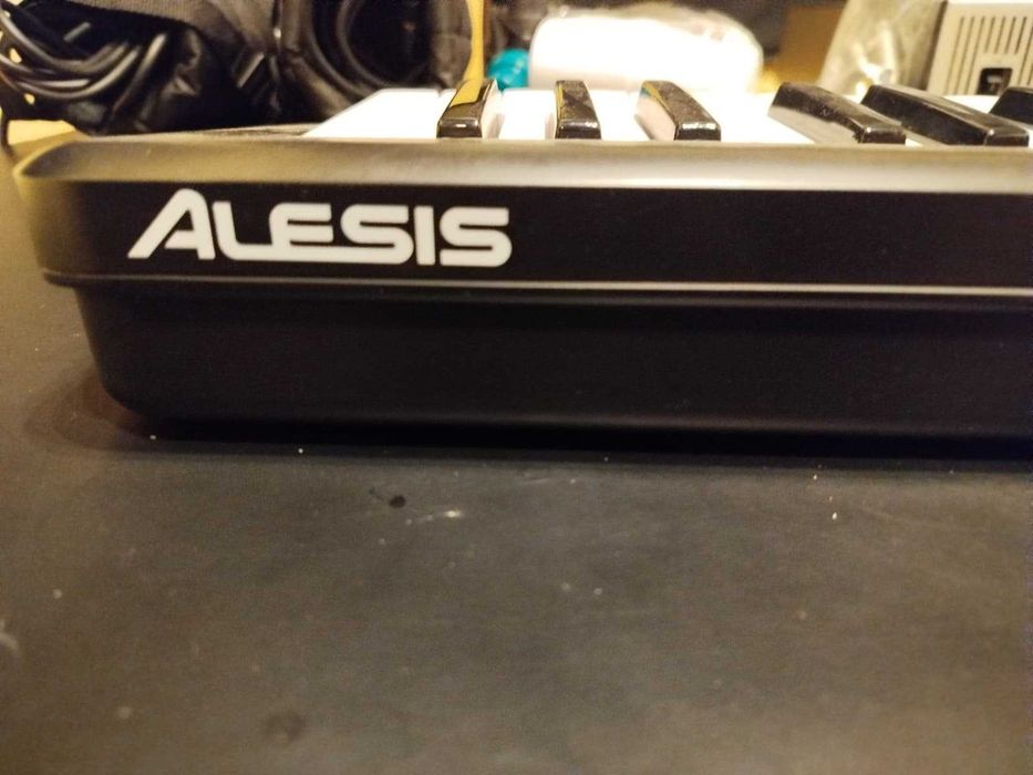Teclado MIDI Alesis Q49