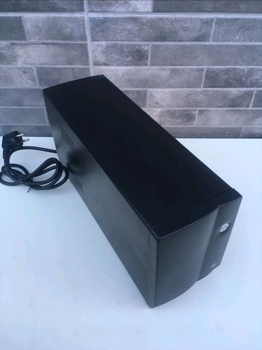 Продам бесперебойник UPS