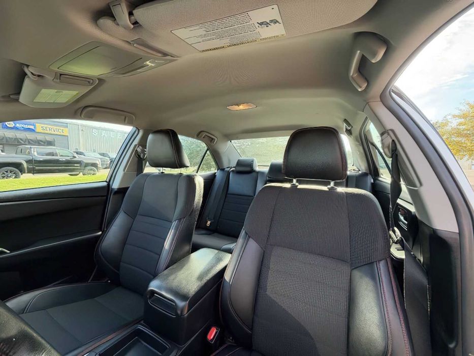 Toyota Camry      2016