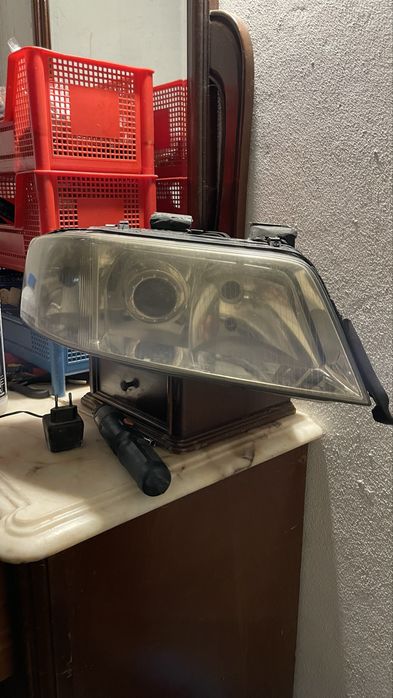 Farol direito Audi A6 C5