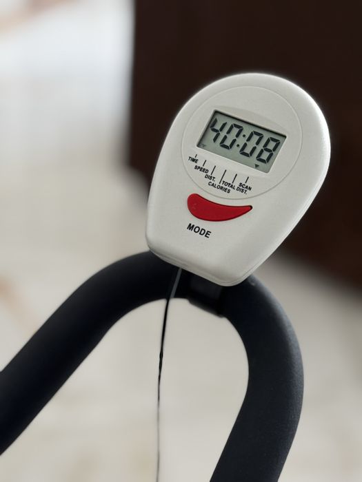 Bicicleta Reebok estática muito robusta