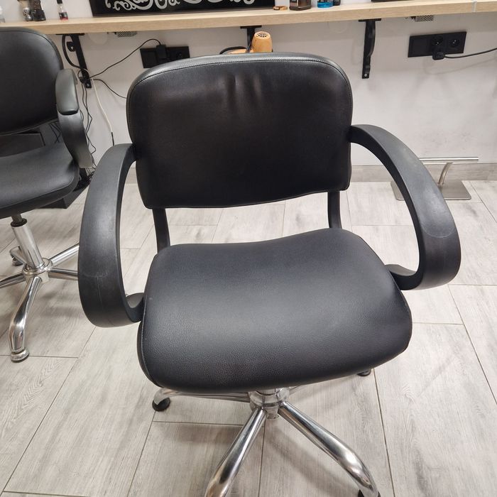 Fotel fryzjerski na pompie hydraulicznej