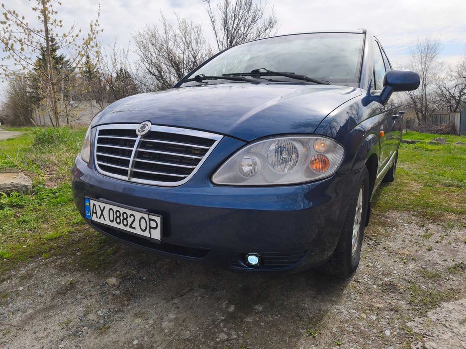 Сімейне авто Ssongyong Rosius продам