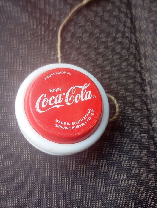 YO YO coca cola .