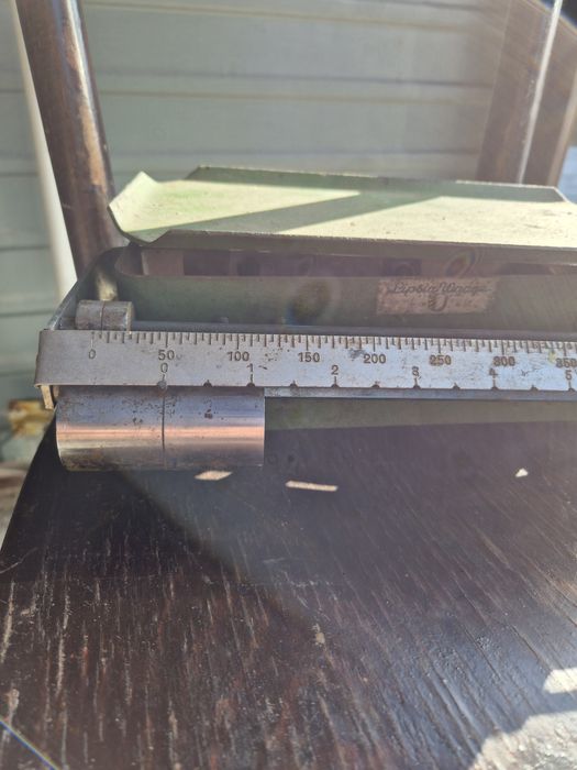 Sprzedam starą wagę.