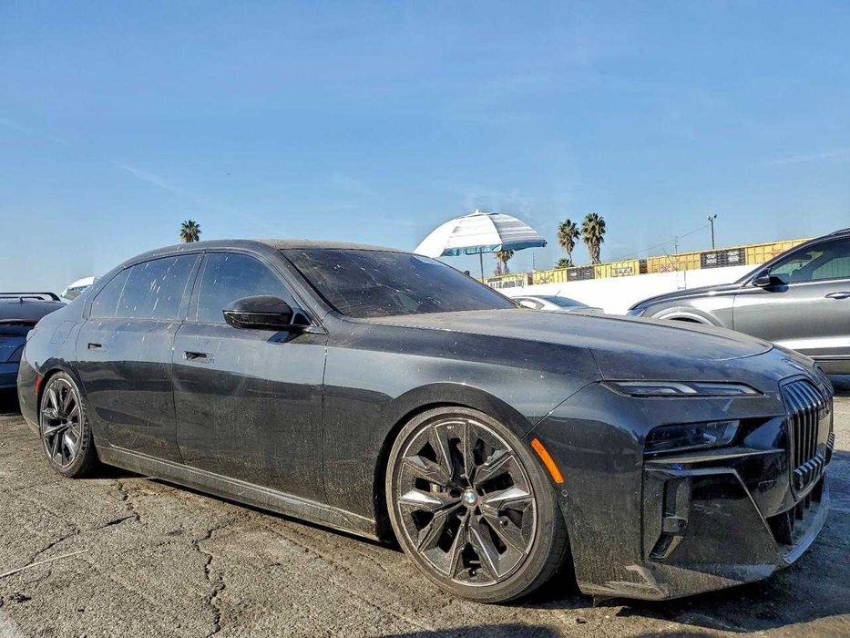 Бампер BMW G70 LCI Розборка БМВ Г70 ЛСІ запчастини БМВ Г70 475