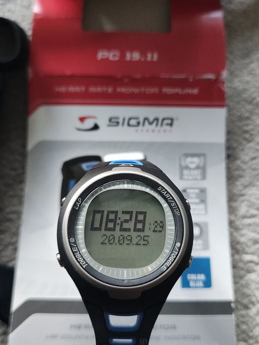 Zegarek Sigma PC 15.11 z opaską mierzacą pracę serca.