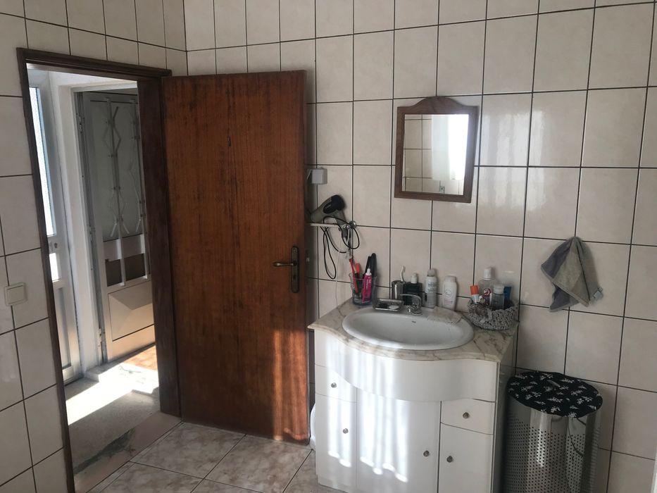 Particular vende moradia 2 andares em Viseu - Cavernães