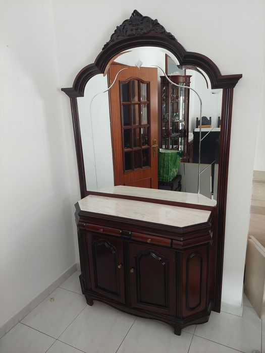 Sapateira all entrada envernizada sem riscos ou moças como nova.