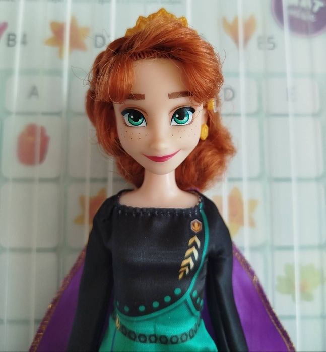 Lalka Królowa Anna/ Kraina Lodu II + Gratis maskotka renifer Swen