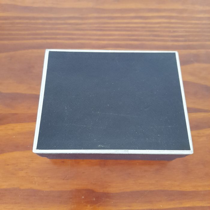 Caixa em estanho modelo exclusivo Chemical original outras peças