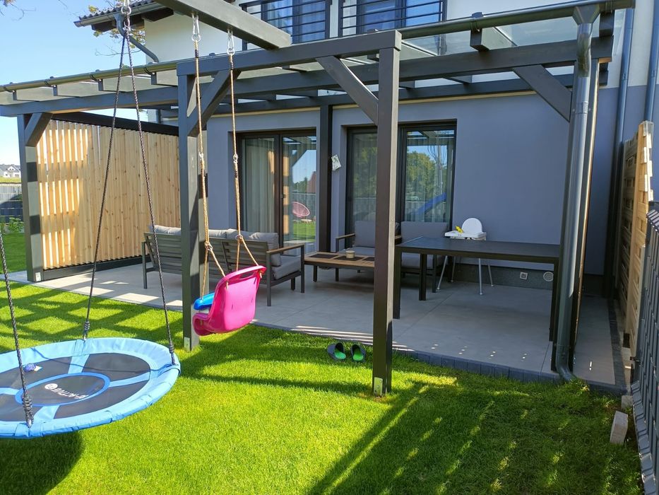 Zabudowa tarasu lamele drewno szkło