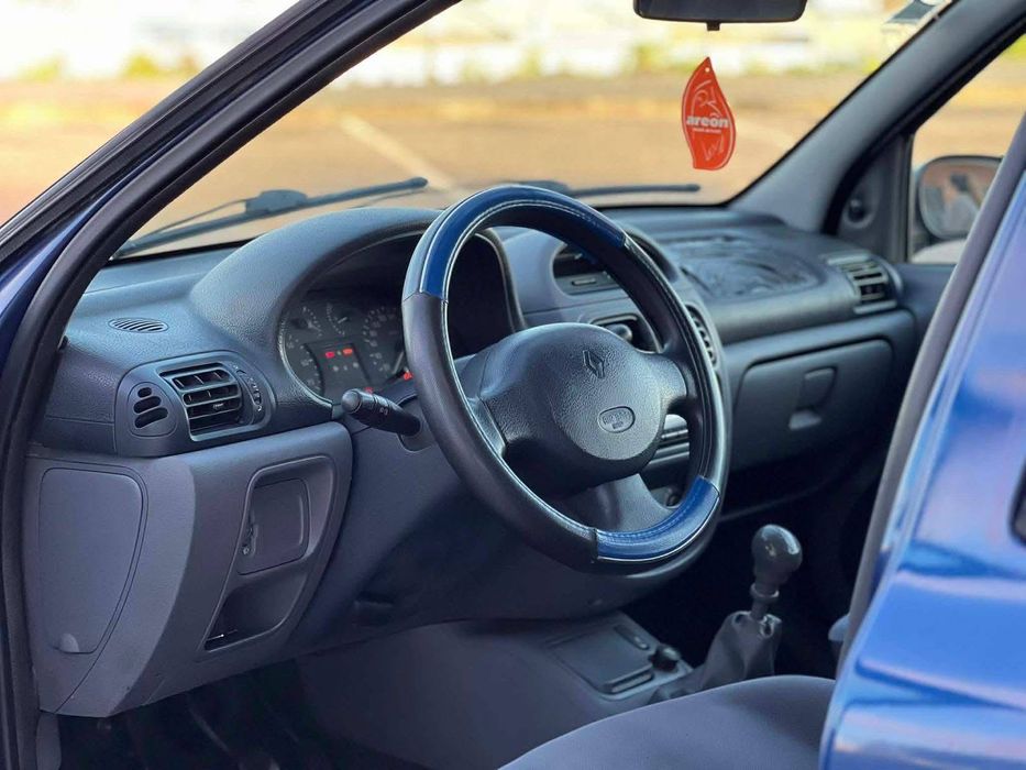Uma viatura Clio