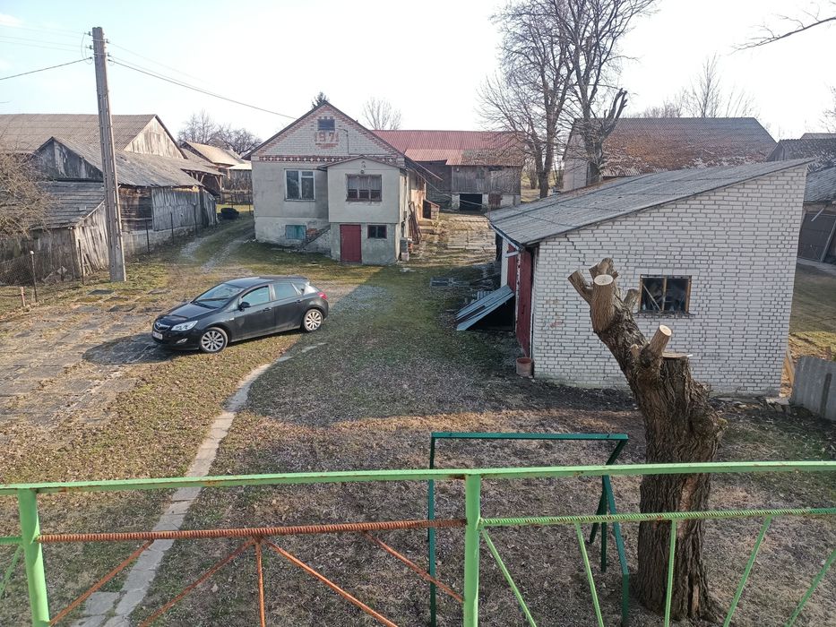 Dom z zabudowaniami gospodarczymi