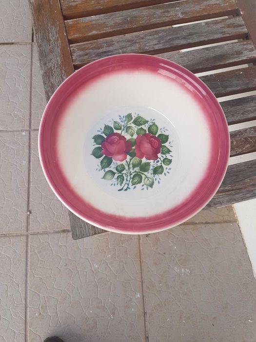 Loiças e Antiguidades, Fábrica de loiça de Sacavém