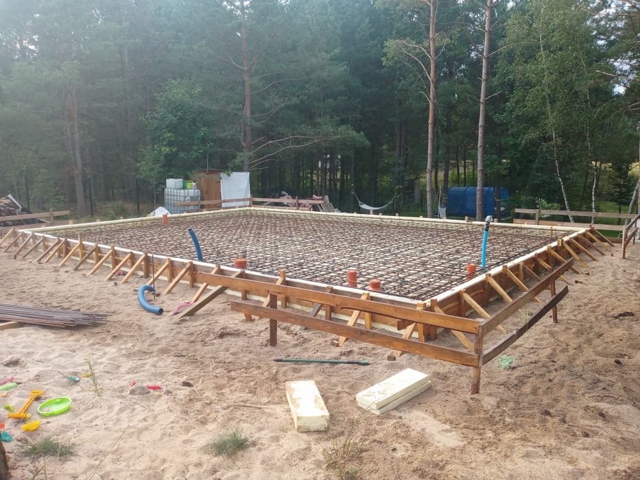 Płyty fundamentowe, ławy, konstrukcje drewniane, płoty panelowe