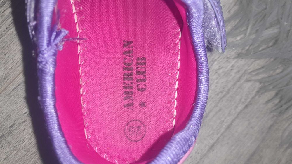 Adidaski dla dziewczynki  25