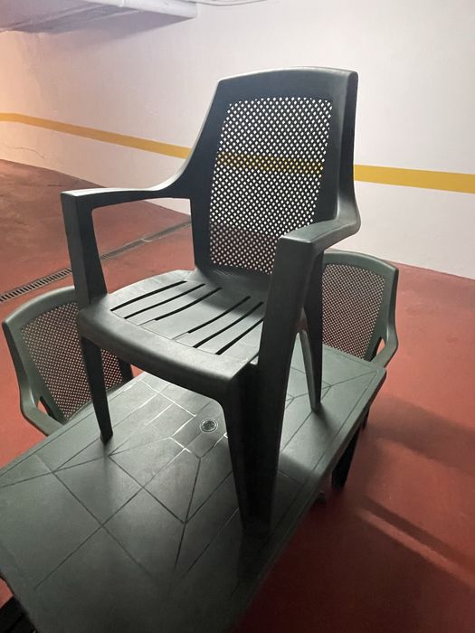 Conjunto de mesa e cadeiras de jardim