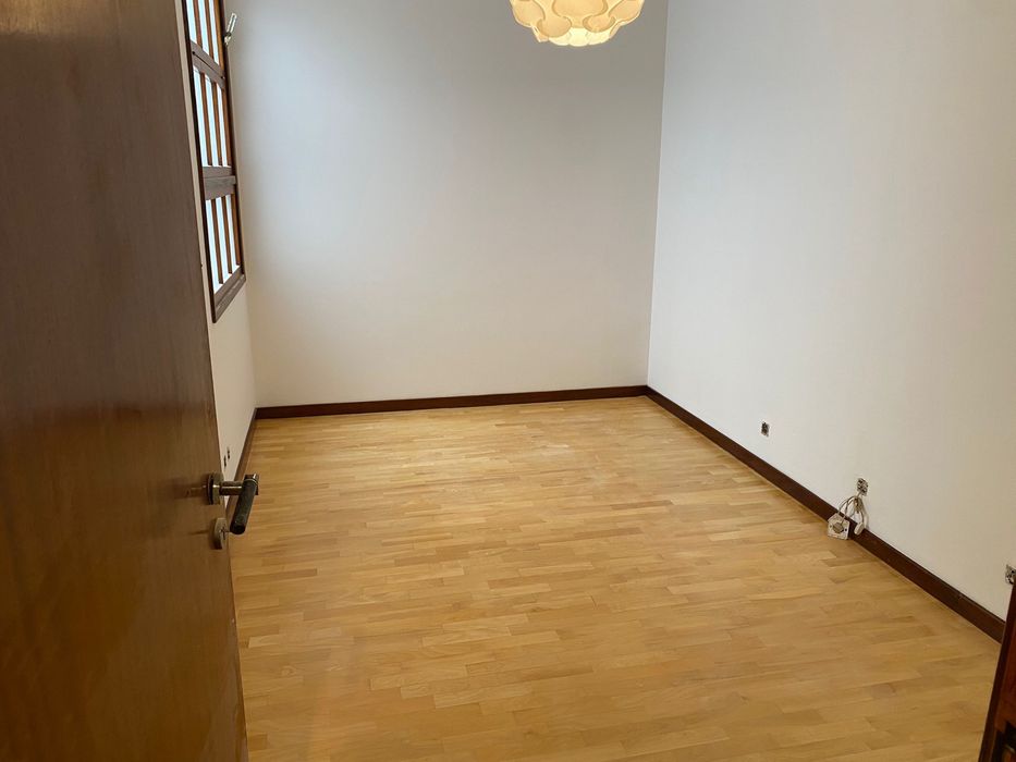 Executo trabalho de pintura