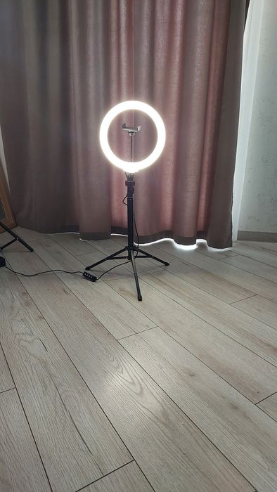 Кільцева кольорова лампа