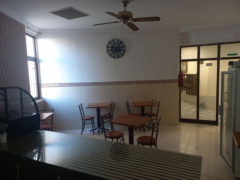 Arrenda-se café/snack-bar ou Pastelaria