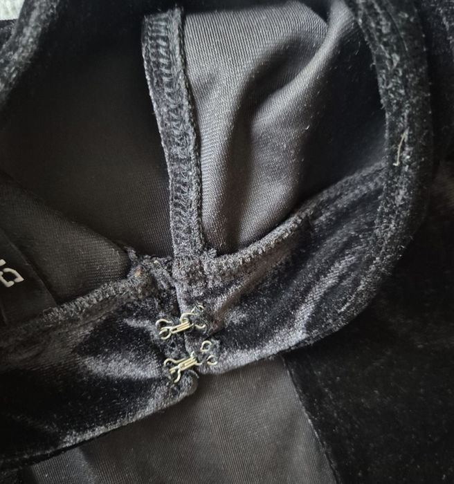 Czarna welurowa sukienka ze stójką,H&M,r.M