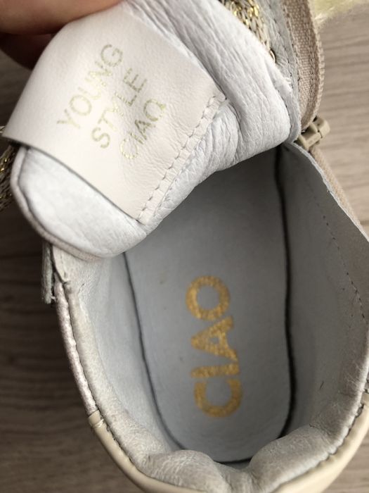 Взуття для дівчинки