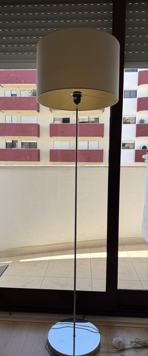 Candeeiro de pé da area