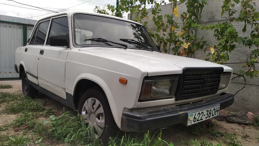Автомобіль ваз 2107