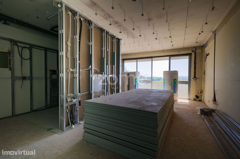 Apartamento T0 Novo c/ Varanda e Arrecadação na Rua Machado Vilela