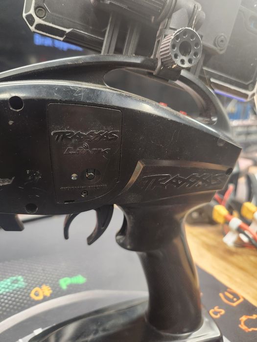 Samochód zdalnie sterowany Traxass 4x4VXL profesjonalny zestaw+100km/h