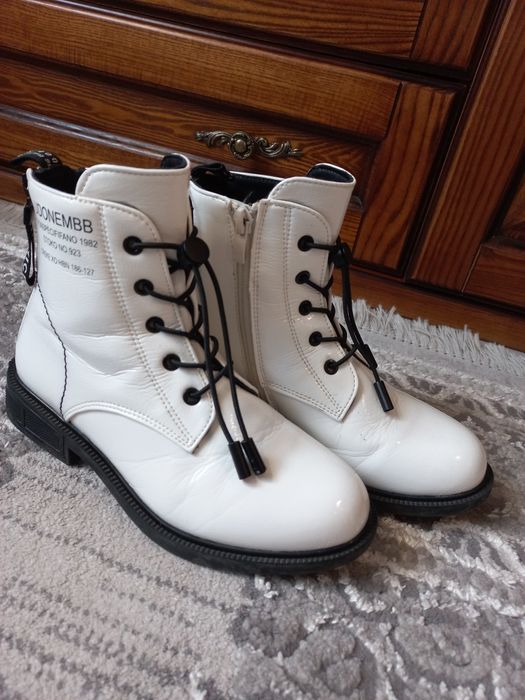 Продам черевички.