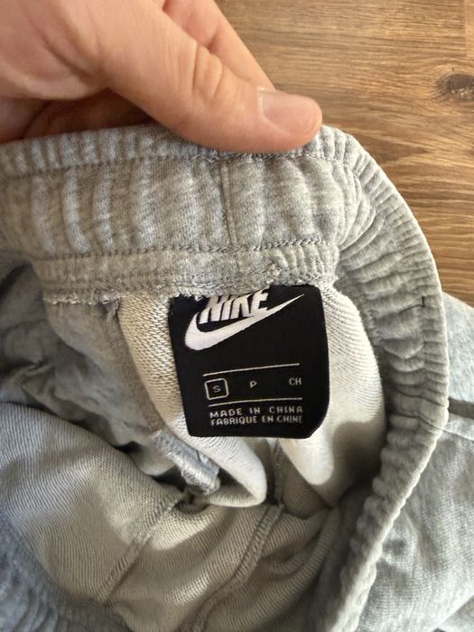Szare spodnie dresowe Nike, meskie, S, super stan p